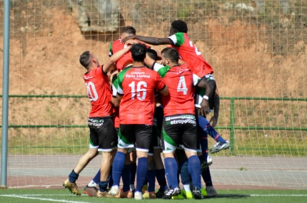 Los jugadores del CF Imperio celebran el tanto de Cristian (J. PALMA)