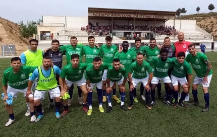 Equipo del CF Imperio sobre el césped del estadio municipal de Cúllar (CF IMPERIO)