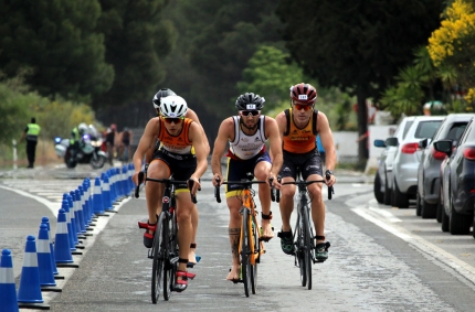 Un momento de la prueba ciclista dentro del trialtón 
