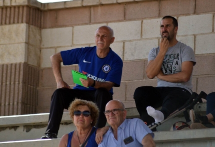 Miguel Álvarez, entrenador del CF Imperio, tuvo que ver el último encuentro desde la grada al estar sancionado (J. PALMA)