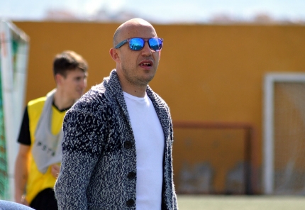 Óscar Gómez, entrenador del FC Cubillas, durante un partido (J. PALMA)