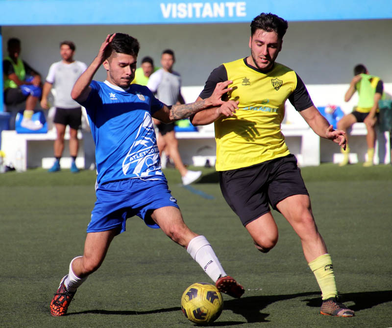 Una jugada del encuentro disputado entre At. Monachil y FC Cubillas el pasado domingo (AT. MONACHIL)