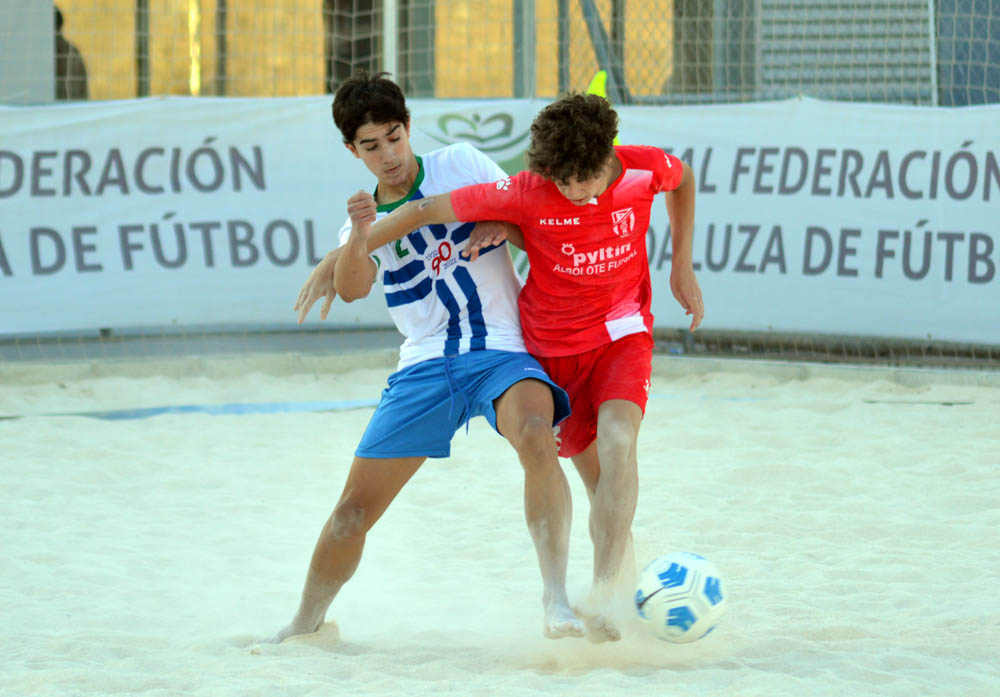 Una jugada de la semifinal cadeta entre Albolote Futsal y CD Santa Fe (J. PALMA) 
