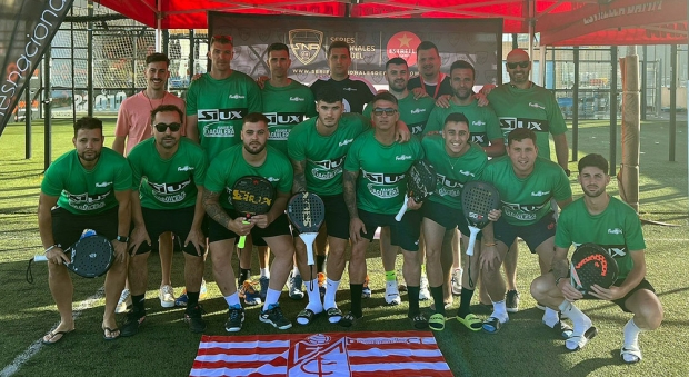 Equipo del Asador Aguilera Feel Center Pádel en la final de Valencia