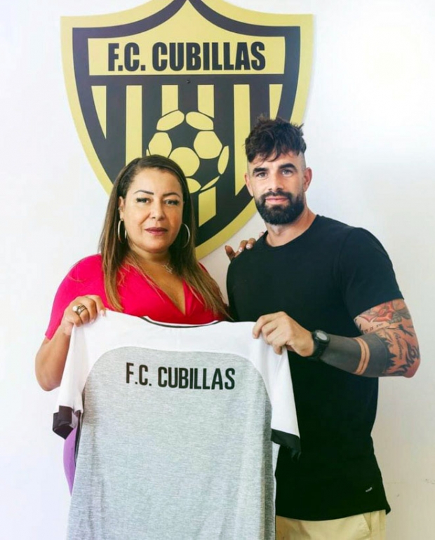 Lele, presidenta del FC Cubillas, junto a Jorge Moreno en la presentación (FC CUBILLAS)