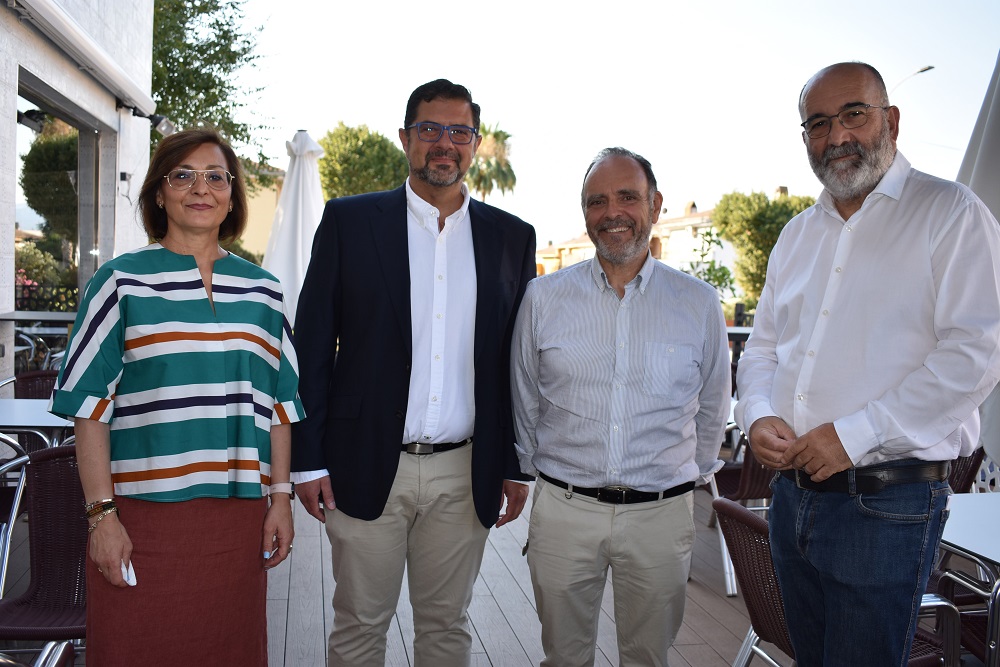 Los concejales de Empleo y Comercio, Juanma Ocaña y Josefina Sánchez, junto con los presidentes de ASCOAL y de la asociación de empresarios de Juncaril,