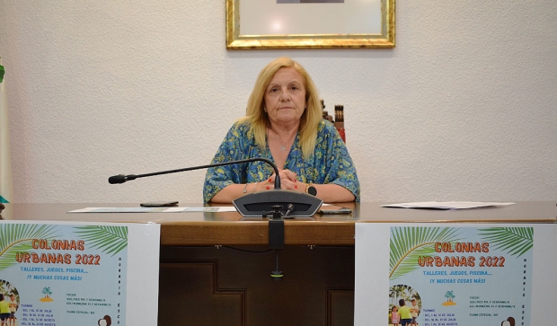 La concejala de Educación , Carmen Calderay, en rueda de prensa 