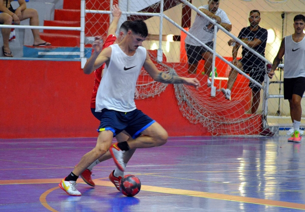 Un momento de la final disputada por Porrazos FC y Portones FC (J. PALMA)