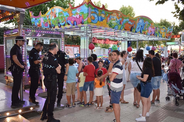 Ambiente que se respiró en el ferial en el Día del Columpio, antesala de las fiestas.