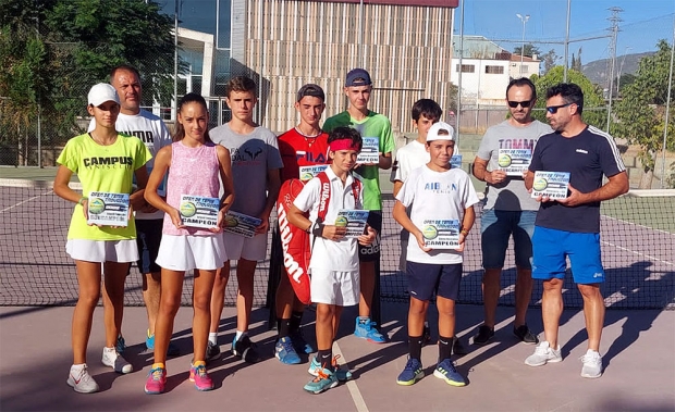 Finalistas del Torneo de Tenis Trovador celebrado en Albolote 