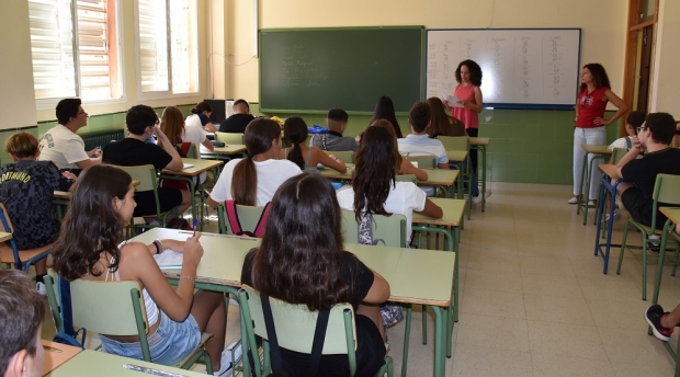 Inicio del curso escolar en secundaria en una clase del IES Aricel 