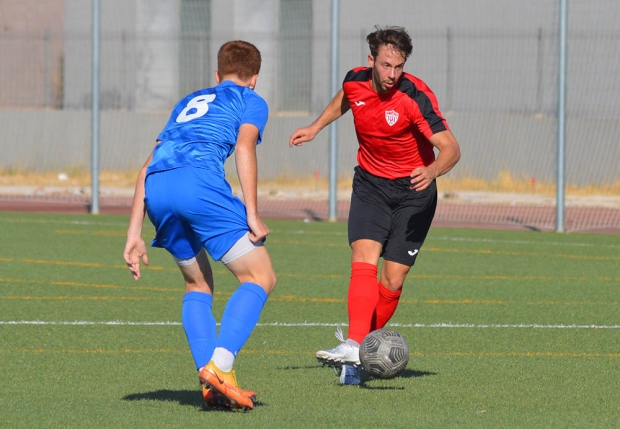 El FC Cubillas perdió su primer partido de la temporada ante el Almuñecar City (J. PALMA)