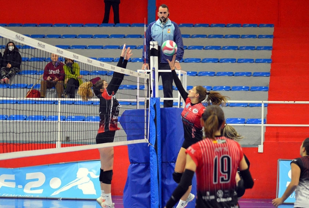 El Nevadis Albolote comienza la temporada ante el Voley Murcia (J. PALMA)