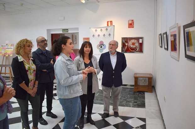 Un momento de la visita institucional a la exposición.