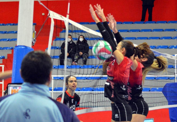 El Nevadis Albolote juega este domingo en la cancha del Collado Villalba (ARCHIVO)