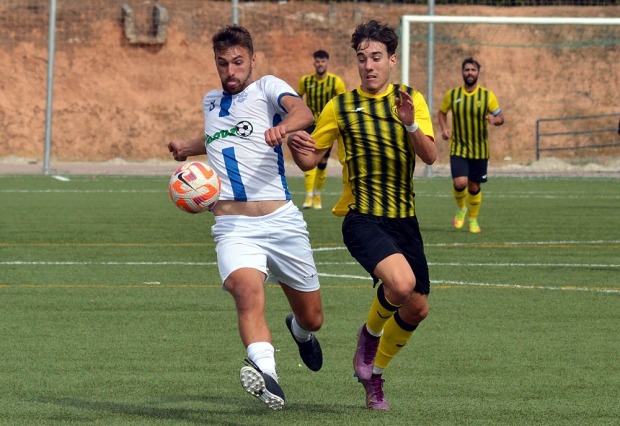 Una acción del encuentro jugado por el FC Cubillas y Mijas Las Lagunas (J. PALMA)