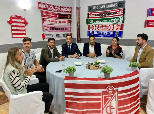 Un momento de la inauguración de la peña granadinista de Albolote (J. PALMA)