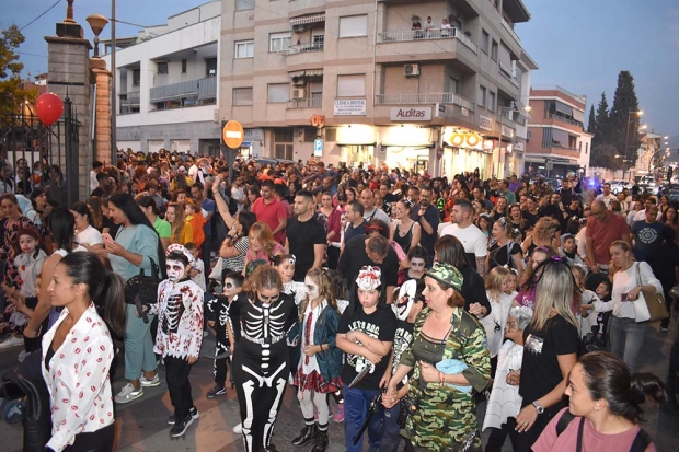 Inicio del pasacalles de la noche de ánimas que partió desde el parque Guaynabo.