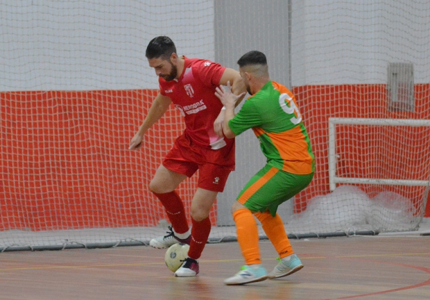 Una jugada del encuentro entre Albolote Herogra y CD Gádor (J. PALMA)