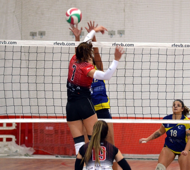 El Nevadis Albolote se anotó en la victoria en la cancha del Mintonette Almería (J. PALMA)