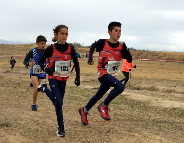 Ethan Machado y Álvaro Rodríguez en un momento de la prueba en Moraleda de Zafayona (ATLETISMO ALBOLOTE)