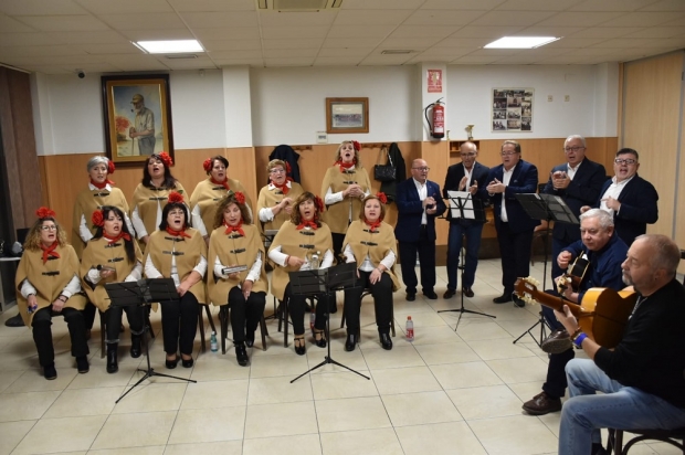 coro flamenco en el club de jubilados 