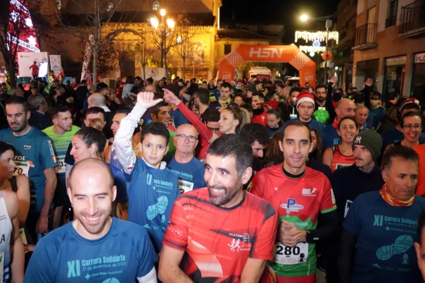 Un momento de la multitudinaria salida en la XI Carrera Nocturna (JORGE LOZANO)