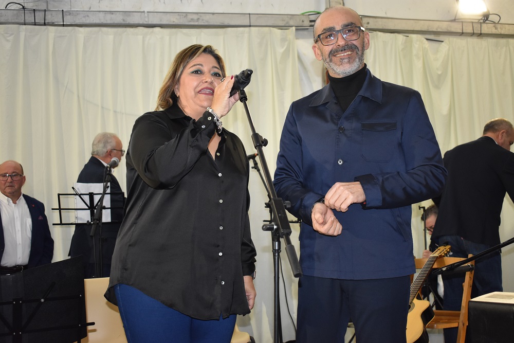 EL alcalde y la concejal ade Cultura en la inauguraci�n de la carpa 