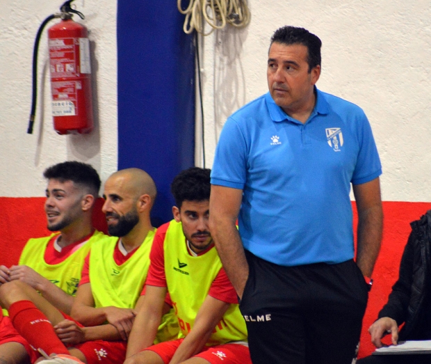 Ramón Balboa, entrenador del Albolote Herogra, durante un partido (J. PALMA)