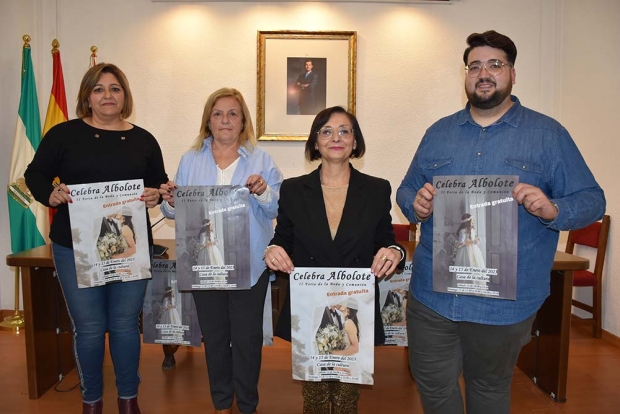 Concejalas del Ayuntamiento de Albolote junto al peluquero Gustavo Talero, organizador de la feria.