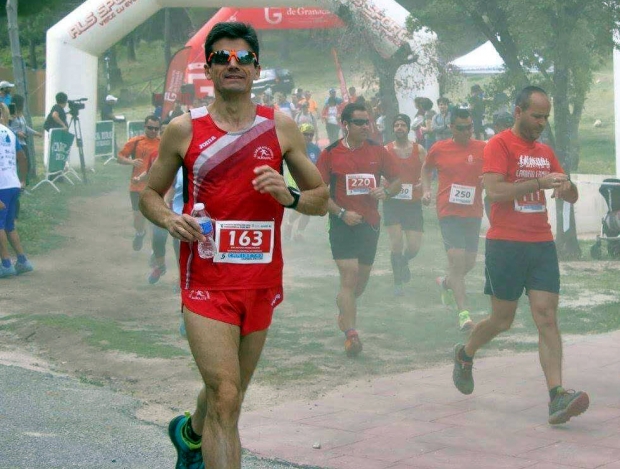 José Antonio Osorio durante la celebración de una carrera (ATLETISMO ALBOLOTE)