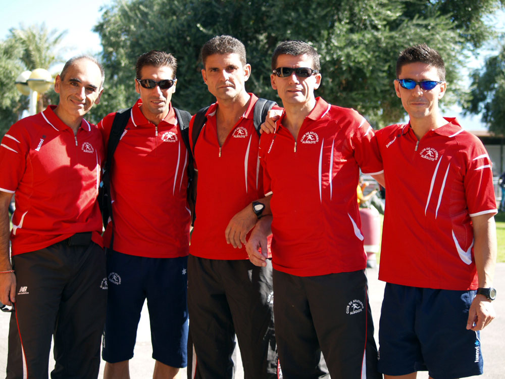 Osorio junto a miembros del club de Atletismo Albolote (ATLETISMO ALBOLOTE)