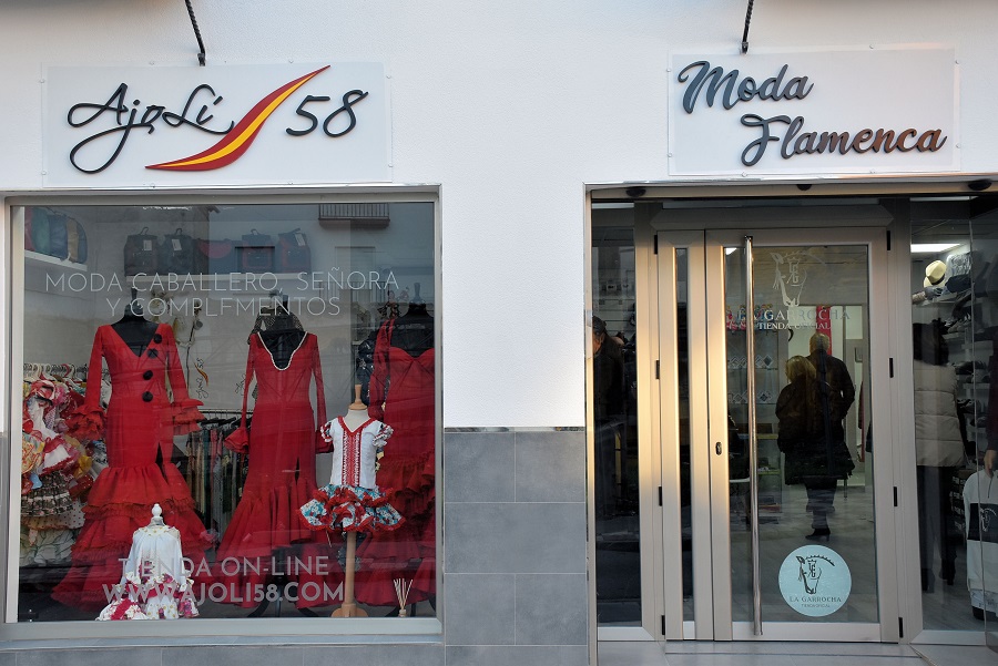 Escaparate de la nueva tienda de moda flamenca 