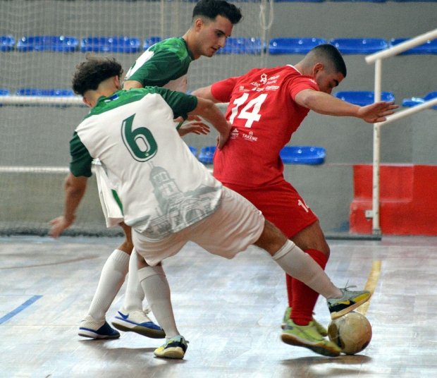 El Albolote Herogra perdió el derbi ante el CD Futsalalhendín en Tercera División (J. PALMA)