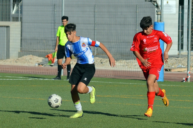 Adri Galera en un partido con el Español de Albolote ante la UD Maracena (J. PALMA)