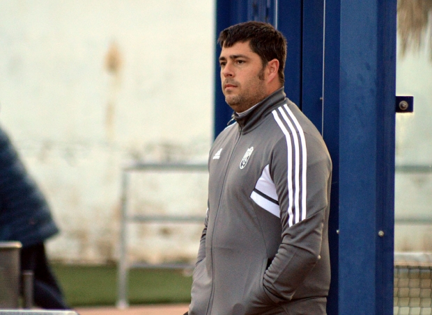 Rafa Callejas, entrenador del FC Cubillas, durante un encuentro (J. PALMA)