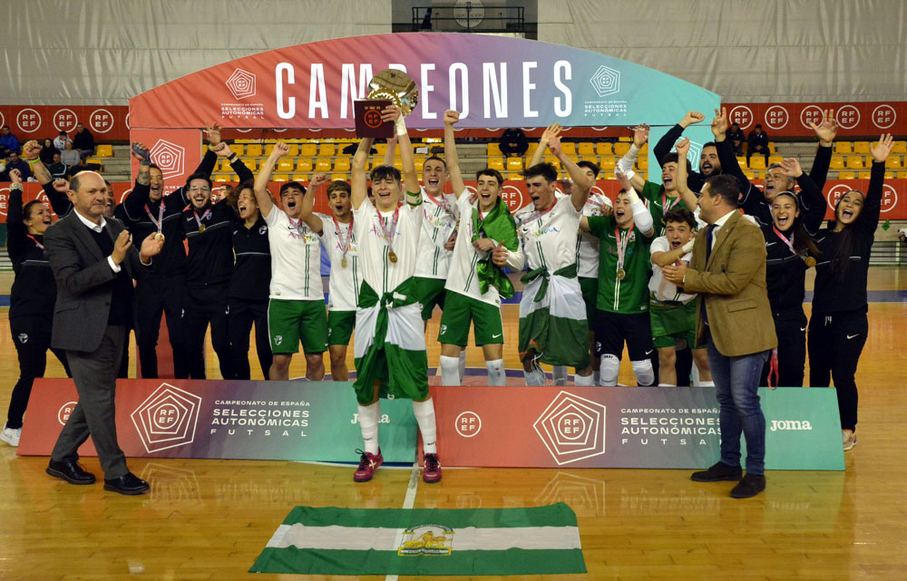 La seleccin andaluza de ftbol sala celebrando la victoria ante catalua en la final del Nacional (RFAF) La seleccin andaluza de ftbol sala celebrando la victoria ante catalua en la final del Nacional (RFAF)