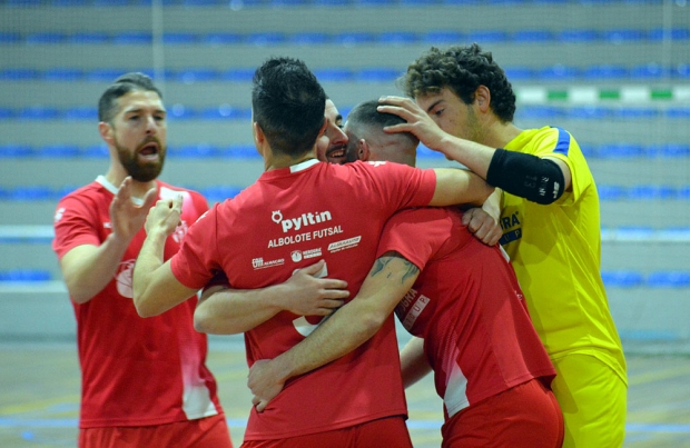 Los jugadores del Albolote Herogra celebran un tanto en un partido anterior (J. PALMA)