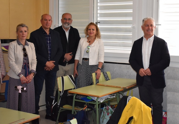 El Diputado de Obras Públicas , José María Villegas, visitó el centro escolar 