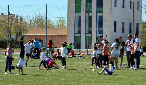 Alumnos del Campus de Semana Santa en el campo de fútbol (J. PALMA)
