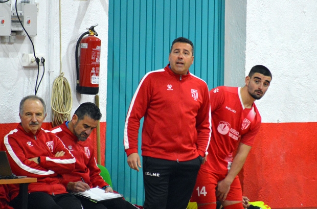 Ramón Balboa, entrenador del Albolote Herogra, durante un partido (J. PALMA)