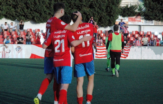 Los jugadores del Poli Almería festejan la victoria ante el FC Cubillas (POLI ALMERÍA)