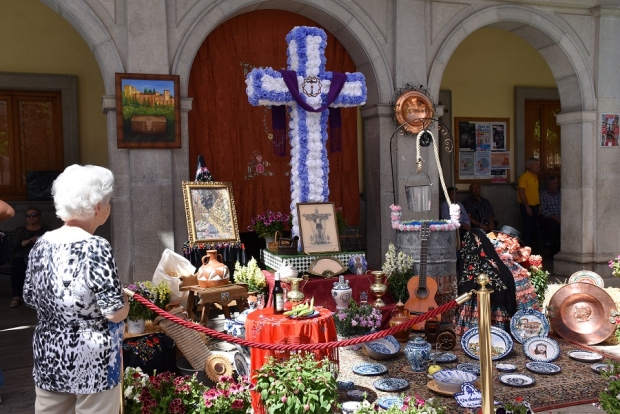 Cruz del Ayuntameinto en la plaza de España 