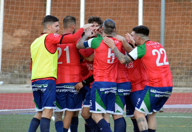 Los jugadores del CF Imperio celebran la victoria en un partido de esta temporada (J. PALMA) 