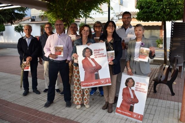 Miembros de la candidatura del PSOE junto a Esther Carvajal en El Chaparral 