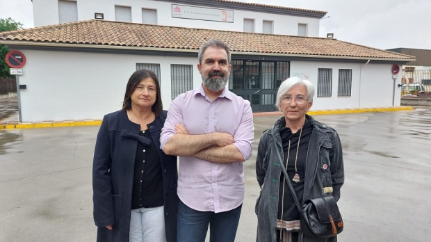 El candidato de Podemos, Javier Quesada, junto al OAL 