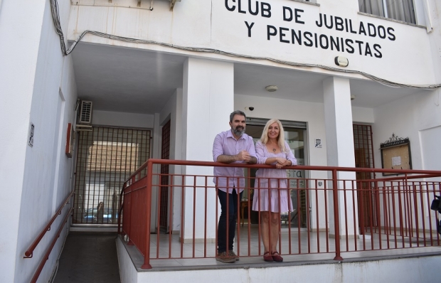 El candidato a la alcaldía por Podemos, Javier Quesada, junto a la candidata Juliet W. Nieto 