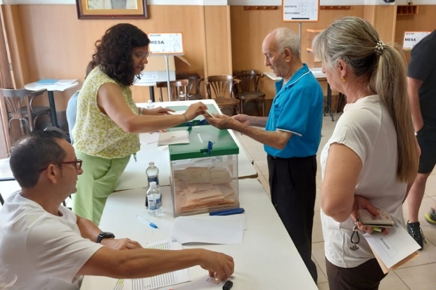 Votaciones en uno de los colegios electorales 