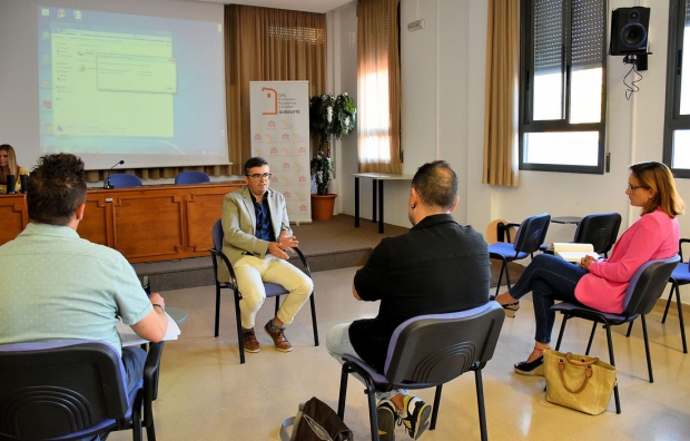 José Javier Martín explica en Albolote las ayudas al sobrecoste energético para pymes y autónomos