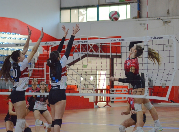 El Nevadis Albolote disputa este fin de semana la Copa Granada de Voleibol (J. PALMA)